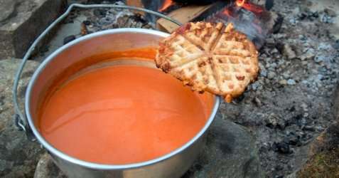 Tomatsuppe på tur oppskrift.