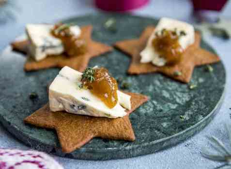 Pepperkake med blåskimmelost og fikensyltetøy oppskrift.