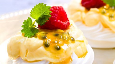 Pavlova med lemon curd oppskrift.