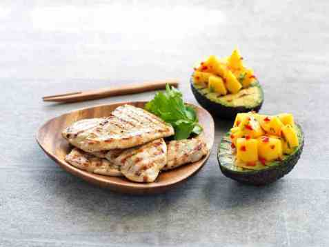 Grillet skinkebiff med fylt avokado oppskrift.