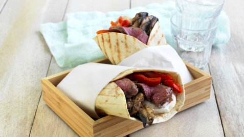 Grillet tortilla med biff, geitost og portobello oppskrift.
