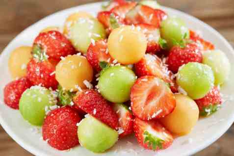 Jordbær og melon sommersalat oppskrift.