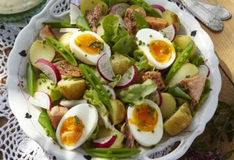 Potetsalat med aspargesbønner og egg oppskrift.