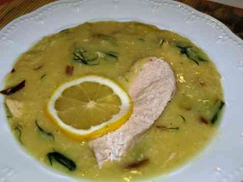 Gresk sitronkylling i orzosuppe oppskrift.