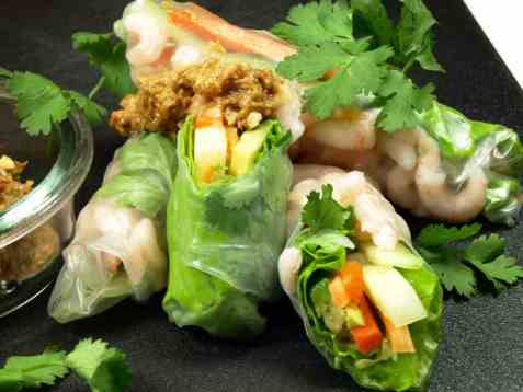 Vietnamesiske vårruller med peanøttsaus oppskrift.