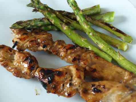 Satay kyllingspyd med asparges oppskrift.