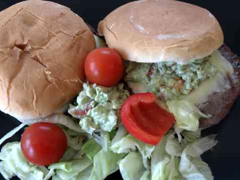 Mexi-burger med avokado-salsa oppskrift.