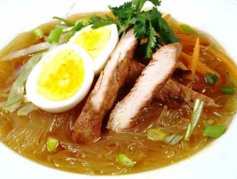 Sotanghon noodles med kylling oppskrift.