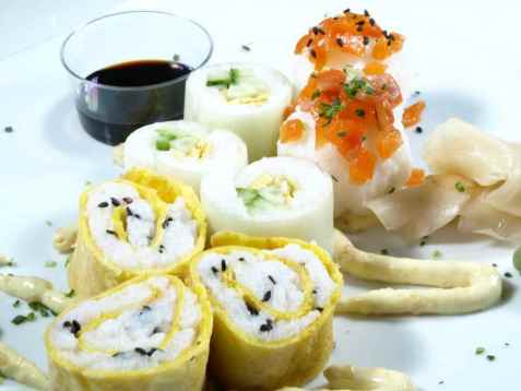 Sushi med purre og omelett oppskrift.