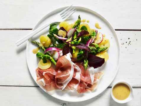 Lun salat med potet og spekeskinke oppskrift.