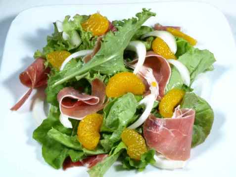 Mandarinsalat med spekeskinke oppskrift.