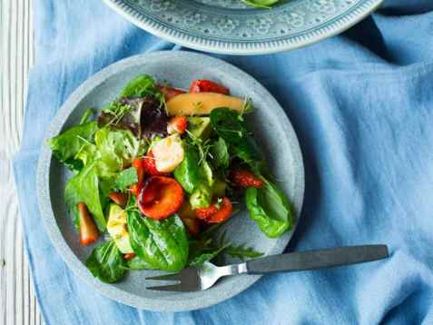 Jordbær-melon og avocadosalat oppskrift.