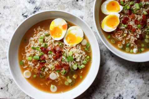 Superrask Ramen-suppe i høstmørket! oppskrift.