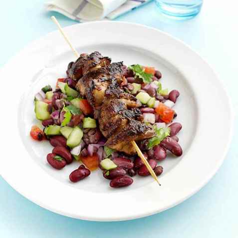 Kyllingfilet på spyd med bønnesalsa oppskrift.