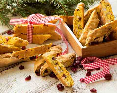 Biscotti med smak av saffran, tranebær og appelsin oppskrift.