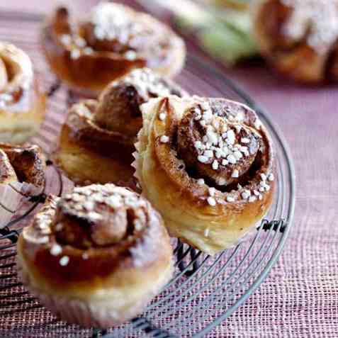 Minikanelboller oppskrift.