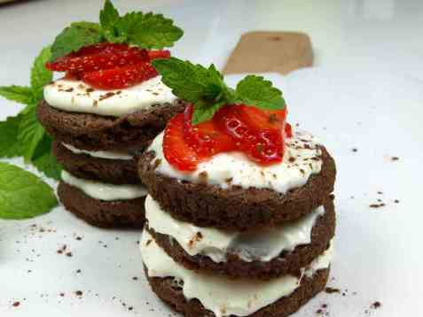 Lagdelte brownies med kremostfyll oppskrift.