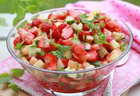 Jordbærsalsa med ananas og chili oppskrift.