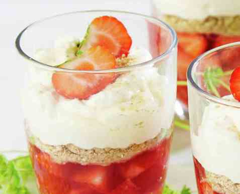 Trifle med jordbær oppskrift.