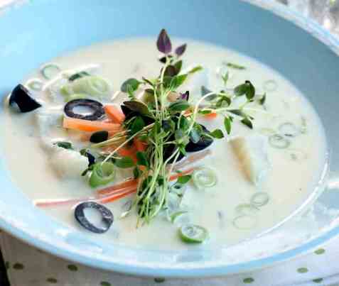Klippfisksuppe med oliven og timian oppskrift.