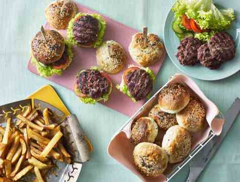 Sliders med hjemmelagde burgerbrød oppskrift.