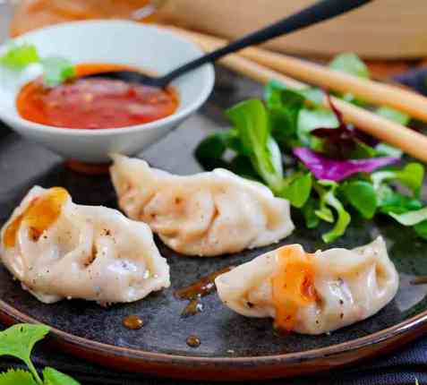 Asiatiske dumplings med kjøttdeig og kål oppskrift.