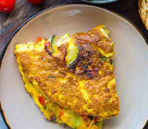 Omelett med paprika og squash oppskrift.