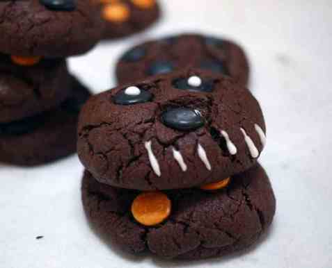 Mørke monstercookies til halloween oppskrift.