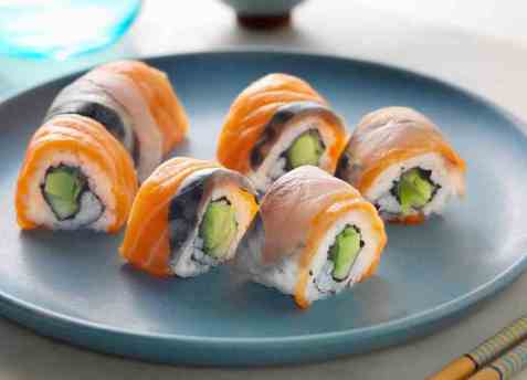 Karibumaki sushi med ørret og makrell oppskrift.