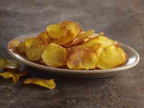 Hjemmelagde chips av poteter oppskrift.
