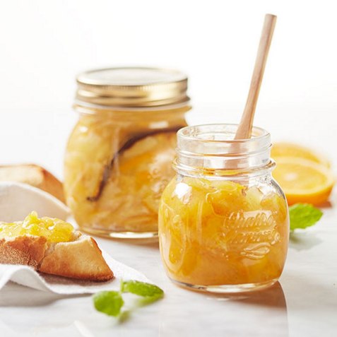 Appelsinmarmelade med vanilje og sitron oppskrift.