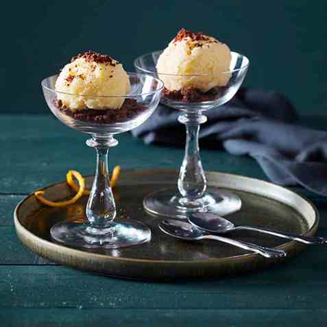 Appelsinsorbet med sjokoladesmuler oppskrift.