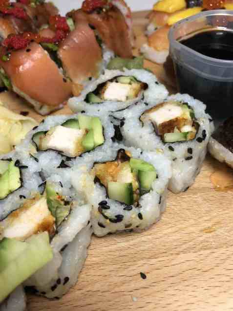 Inside out maki med fritert kylling inni rullene oppskrift.
