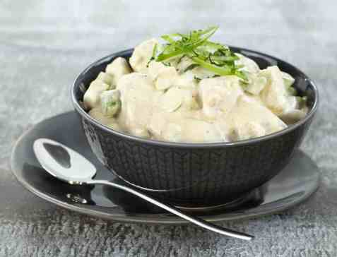 Potetsalat med fyldig dressing oppskrift.