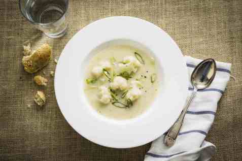 Blomkålsuppe med timian og sitron oppskrift.