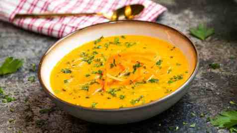 Enkel gulrotsuppe oppskrift.