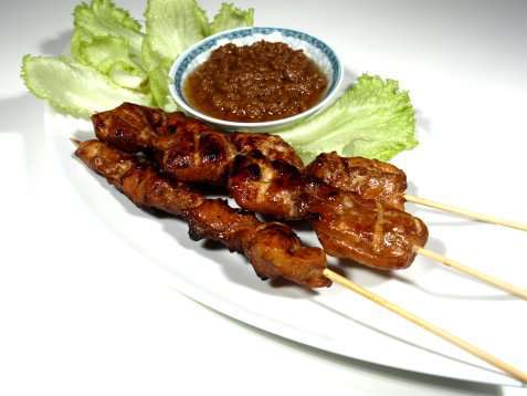 Kylling- og Biffsatay med peanøttsaus oppskrift.