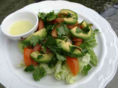 Avocado og tomatsalat oppskrift.