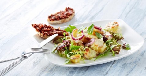 Mozzarella på romslig potetsalat oppskrift.
